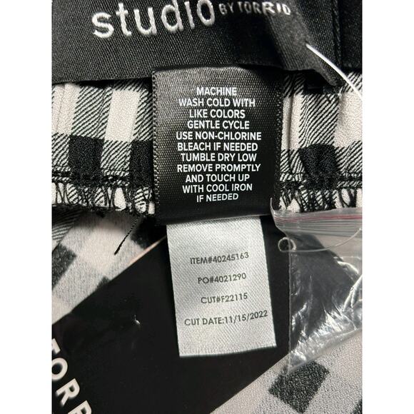 Studio by Torrid Retro Gingham Bombshell Skinny Taper Stretch Crepe Pants 20 NEW - Picture 4 of 8